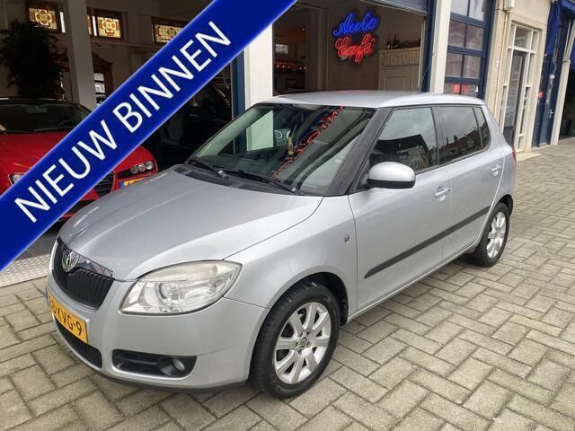 Grijs Gebruikt 2010 Skoda Fabia Hatchback | € 3.699 (Eerlijke prijs) - Afbeelding 1/4
