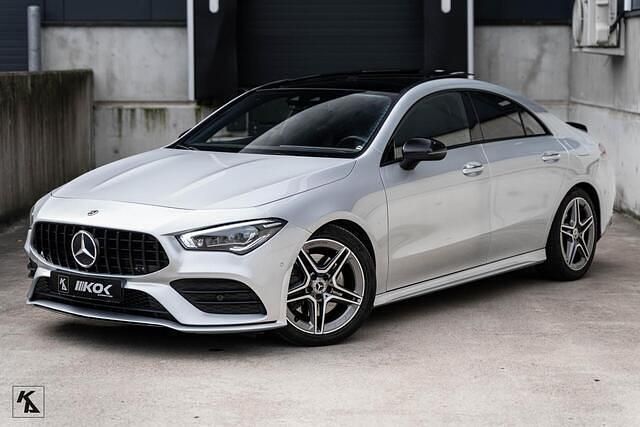 Grijs Gebruikt 2020 Mercedes CLA200 Premium Plus Sedan | € 27.999 (Iets duurder) - Afbeelding 1/4