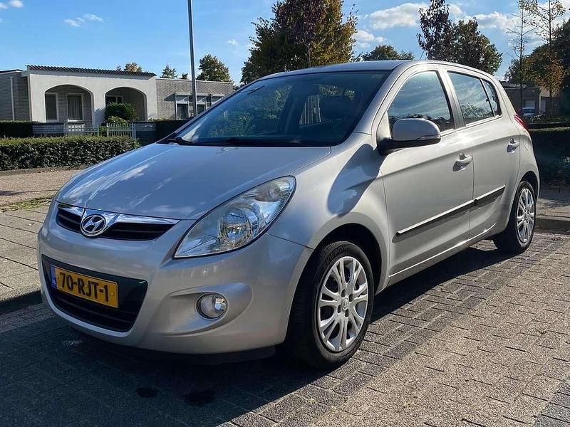 Grijs Gebruikt 2011 Hyundai i20 Hatchback | € 2.200 (Goede deal) - Afbeelding 1/4
