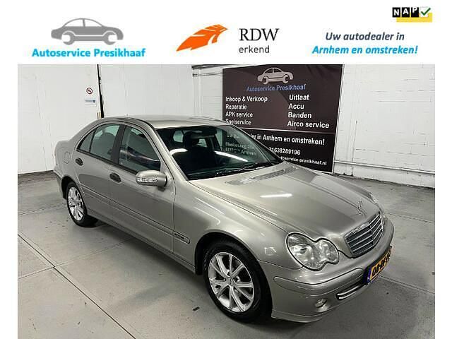 Grijs Gebruikt 2005 Mercedes C180 Classic Sedan | € 3.995 (Eerlijke prijs) - Afbeelding 1/4