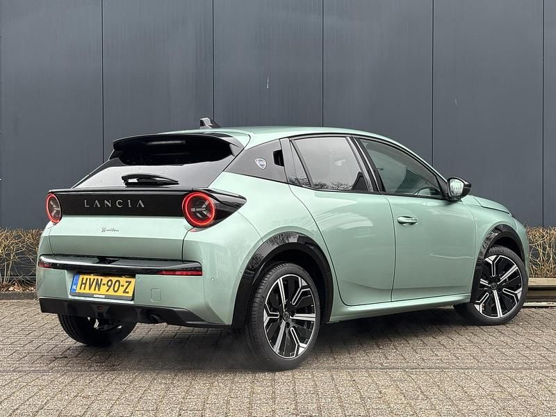Nieuw Lancia Ypsilon 110 PK (80 kW) 2025 Groen, metallic lak Hatchback