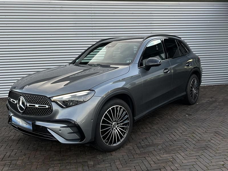Grijs Gebruikt 2022 Mercedes GLC300 AMG line SUV | € 57.985 (Goede deal) - Afbeelding 1/4