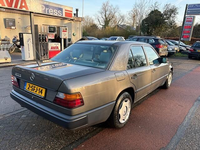 Occasion Mercedes E300 180 PK (132 kW) 1989 Grijs Sedan