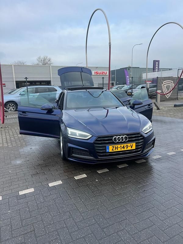 Blauw (metallic) Occasion 2019 Audi A5 Sportback S-Line Hatchback | € 26.950 (Goede deal) - Afbeelding 1/4