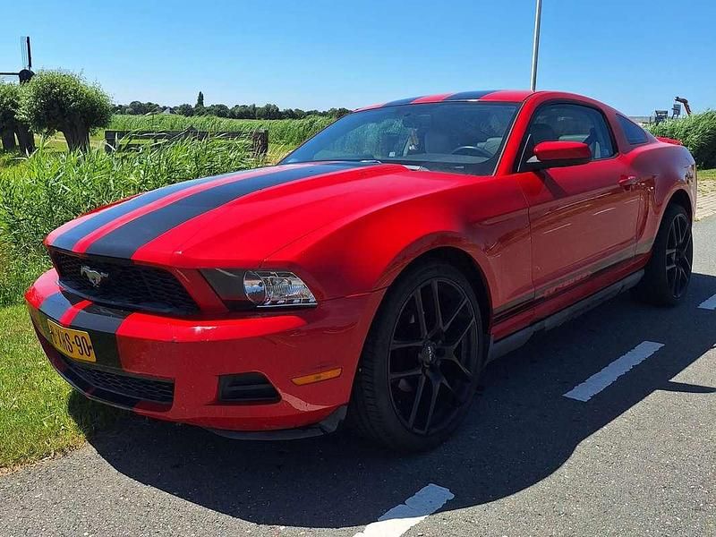 Rood Gebruikt 2010 Ford Mustang Coupé | € 16.000 (Eerlijke prijs) - Afbeelding 1/4