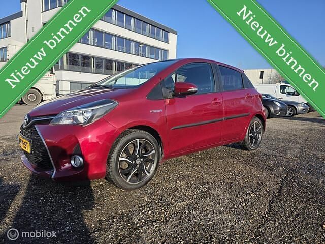 Rood Occasion 2016 Toyota Yaris Hatchback | € 10.850 (Goede deal) - Afbeelding 1/4