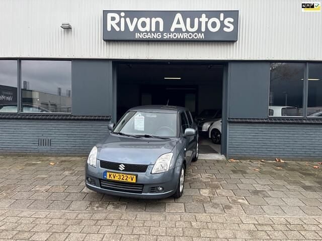 Grijs Gebruikt 2008 Suzuki Swift GLX Hatchback | € 3.750 (Eerlijke prijs) - Afbeelding 1/4
