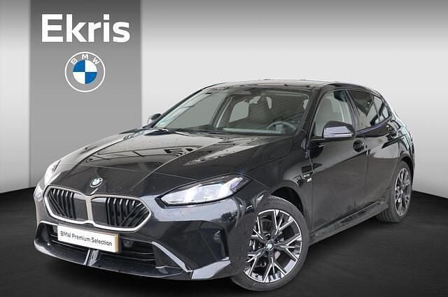 Saphirschwarz Gebruikt 2024 BMW 120 Shadowline Hatchback | € 39.950 (Super prijs) - Afbeelding 1/4