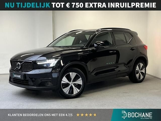 Zwart Gebruikt 2022 Volvo XC40 Plus SUV | € 34.400 (Eerlijke prijs) - Afbeelding 1/4