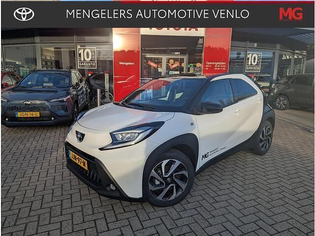 Wit Nieuw 2025 Toyota Aygo X Pulse SUV | € 22.840 - Afbeelding 1/4