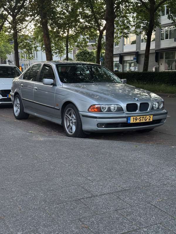 Gebruikt 2011 BMW 523 Sedan | € 2.500 - Afbeelding 1/4