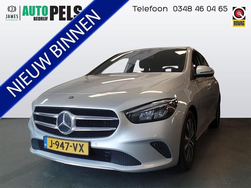 Grijs Occasion 2020 Mercedes B180 Business MPV | € 15.900 (Super prijs) - Afbeelding 1/4