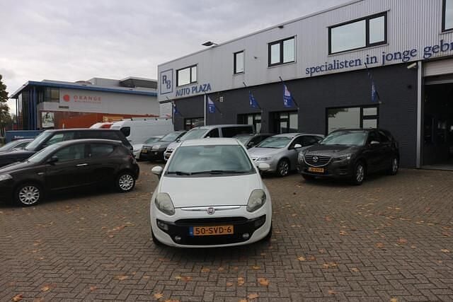 Wit Gebruikt 2011 Fiat Punto Evo Dynamic Hatchback | € 1.850 (Eerlijke prijs) - Afbeelding 1/4