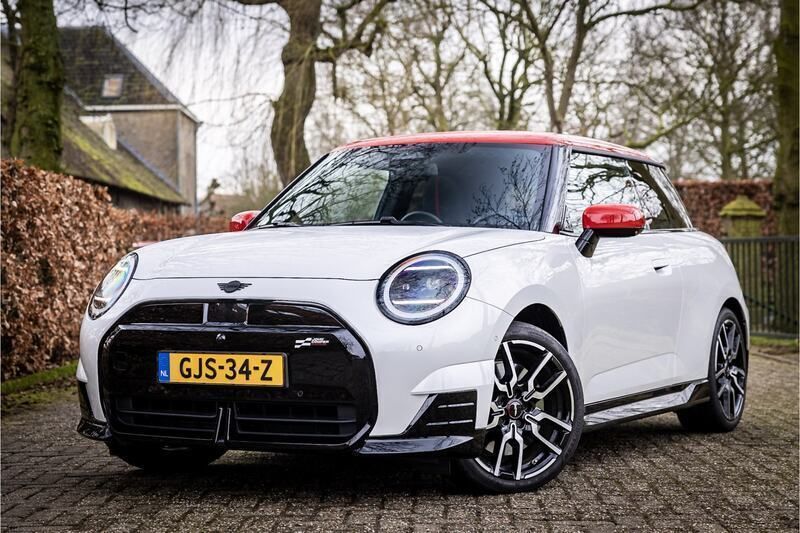 Wit Gebruikt 2024 Mini John Cooper Works Hatchback | € 37.950 - Afbeelding 1/4
