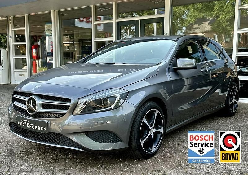 Grijs Gebruikt 2015 Mercedes A180 Urban Hatchback | € 14.900 (Eerlijke prijs) - Afbeelding 1/4