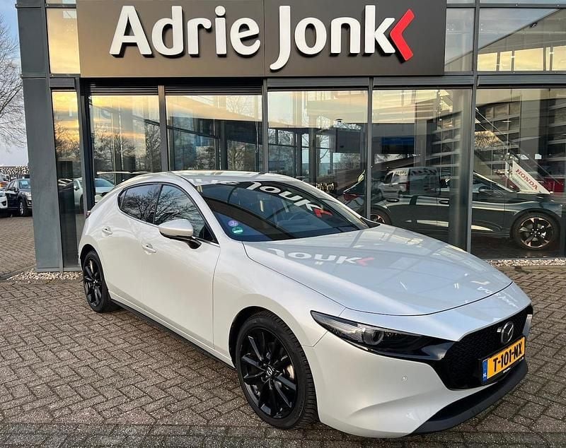 Wit Occasion 2023 Mazda 3 Exclusive-Line Hatchback | € 29.839 (Eerlijke prijs) - Afbeelding 1/4