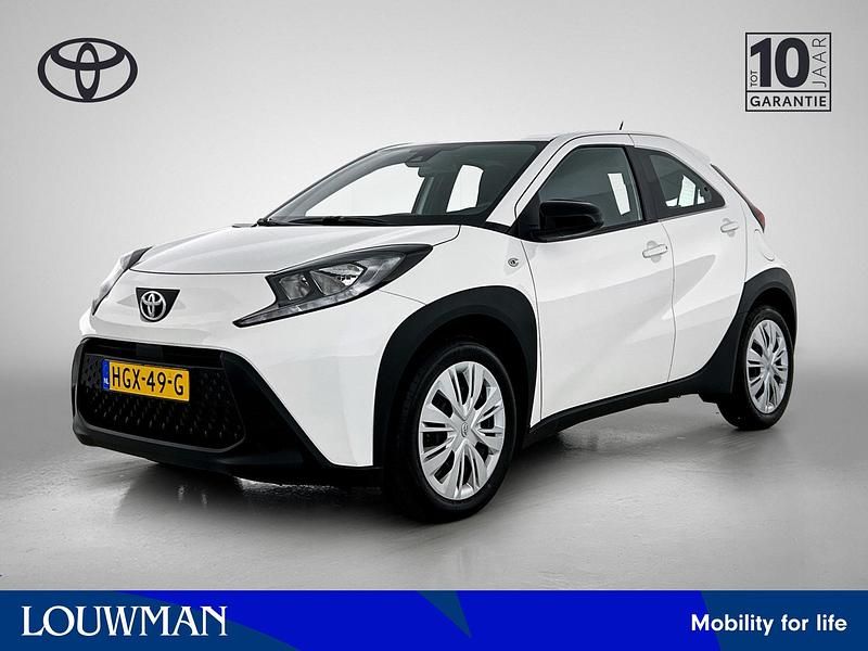 Wit Occasion 2025 Toyota Aygo X Play SUV | € 18.950 (Eerlijke prijs) - Afbeelding 1/4