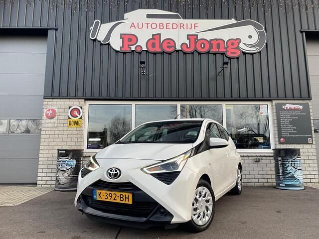Wit Gebruikt 2020 Toyota Aygo X-play Hatchback | € 10.475 (Goede deal) - Afbeelding 1/4