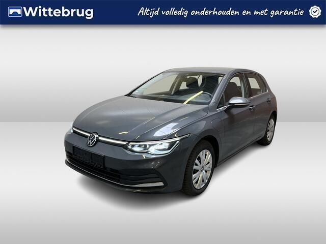 Grijs Gebruikt 2022 VW Golf VIII Style Hatchback | € 25.950 (Goede deal) - Afbeelding 1/2