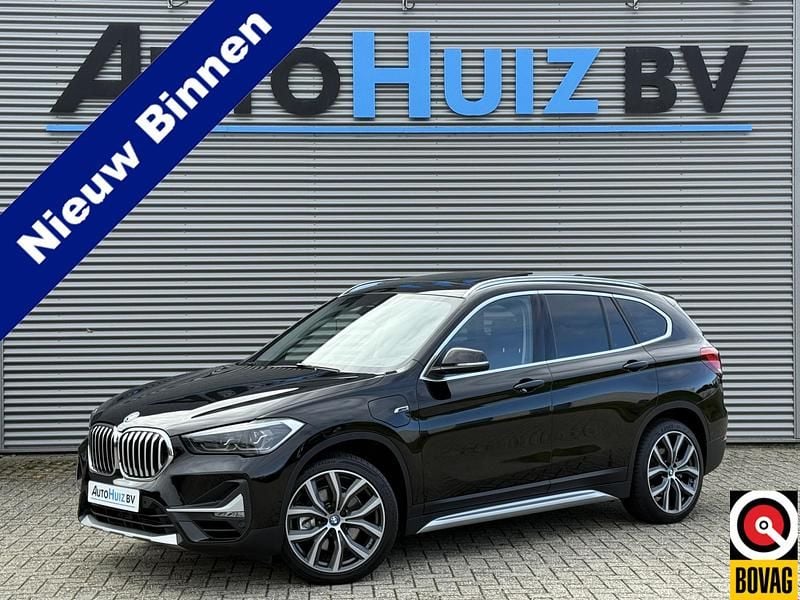 Zwart Occasion 2022 BMW X1 Executive SUV | € 34.990 (Duur) - Afbeelding 1/4