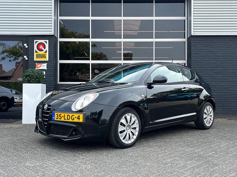 Zwart Gebruikt 2010 Alfa Romeo MiTo Progression Hatchback | € 7.245 (Iets duurder) - Afbeelding 1/4