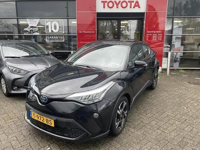 Zwart, metallic lak Gebruikt 2023 Toyota C-HR SUV | € 26.900 (Eerlijke prijs) - Afbeelding 1/4