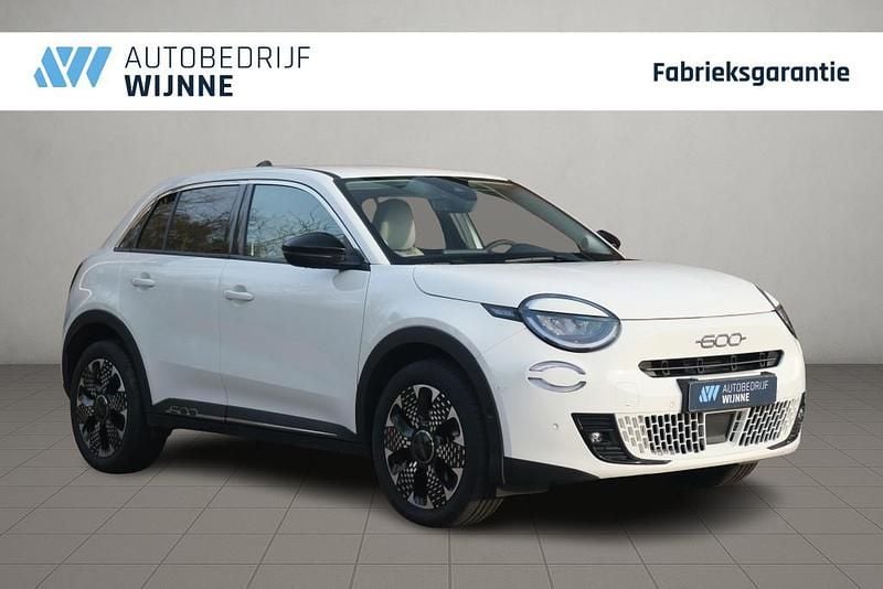Wit Occasion 2025 Fiat 600 Connect SUV | € 24.940 (Super prijs) - Afbeelding 1/4