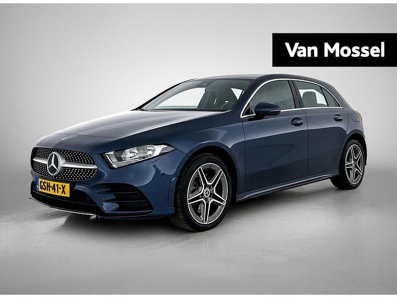 Blauw Gebruikt 2022 Mercedes A250 AMG line Hatchback | € 28.900 (Super prijs) - Afbeelding 1/4