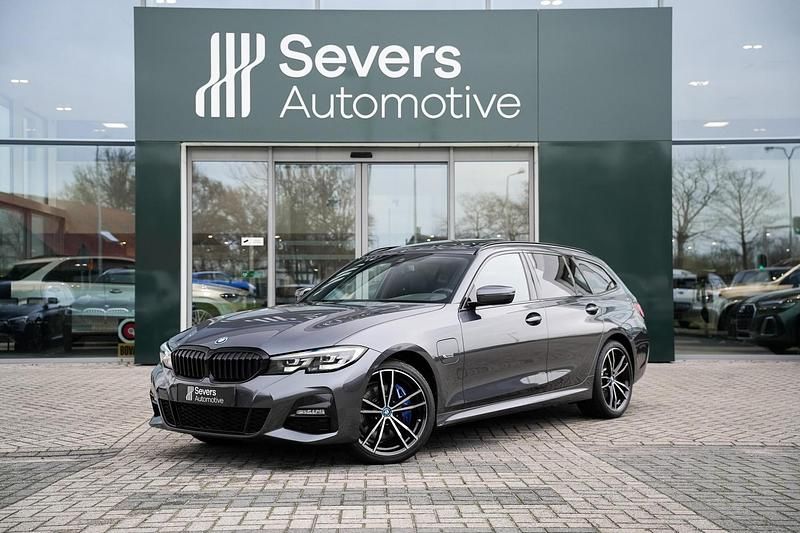 Grijs Occasion 2022 BMW 320e Basis Stationwagen | € 35.888 (Duur) - Afbeelding 1/4