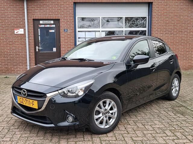 Zwart Gebruikt 2015 Mazda 2 Hatchback | € 11.950 (Eerlijke prijs) - Afbeelding 1/4