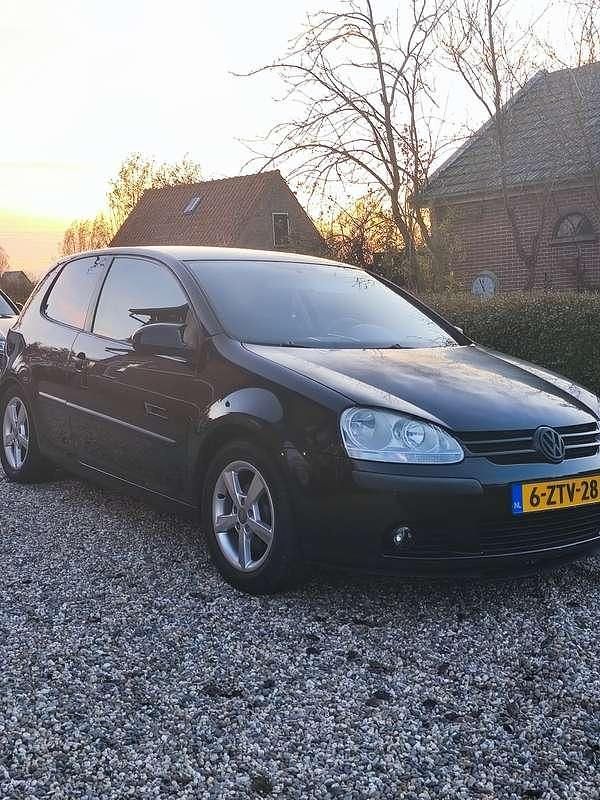Occasion 2004 VW Golf Sedan | € 1.777 (Eerlijke prijs) - Afbeelding 1/4