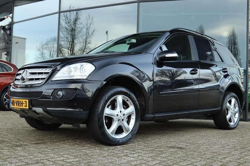 Zwart Occasion 2008 Mercedes ML280 SUV | € 7.950 (Eerlijke prijs) - Afbeelding 1/4