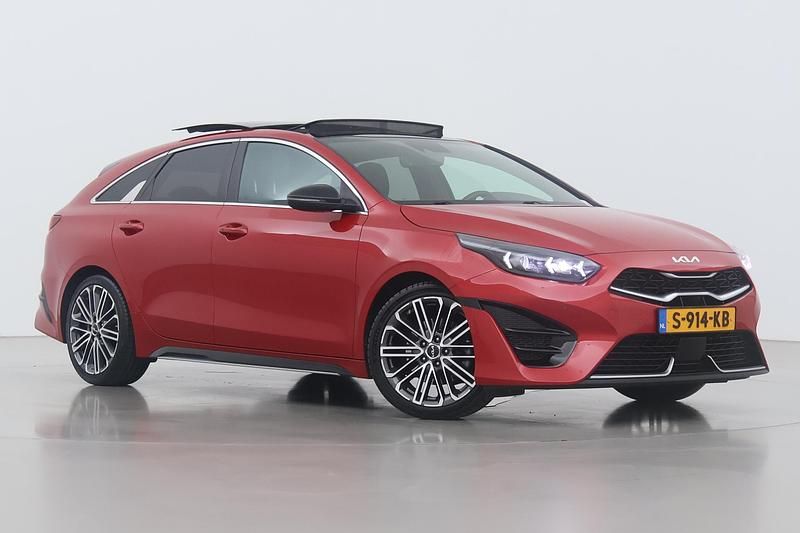 Rood Gebruikt 2023 Kia ProCeed GT-Line Hatchback | € 26.800 (Goede deal) - Afbeelding 1/1