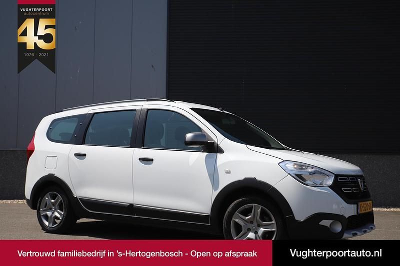 Wit Gebruikt 2021 Dacia Lodgy Stepway MPV | € 17.935 (Duur) - Afbeelding 1/4