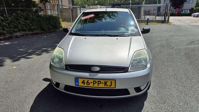 Occasion Ford Fiesta Futura 69 PK (50 kW) 2004 Grijs Hatchback