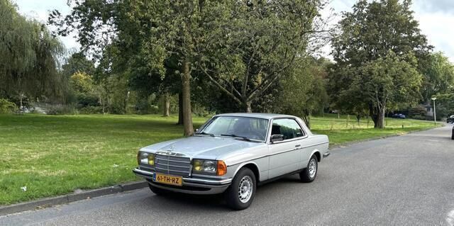 Grijs Gebruikt 1985 Mercedes E280 Classic | € 19.745 - Afbeelding 1/4