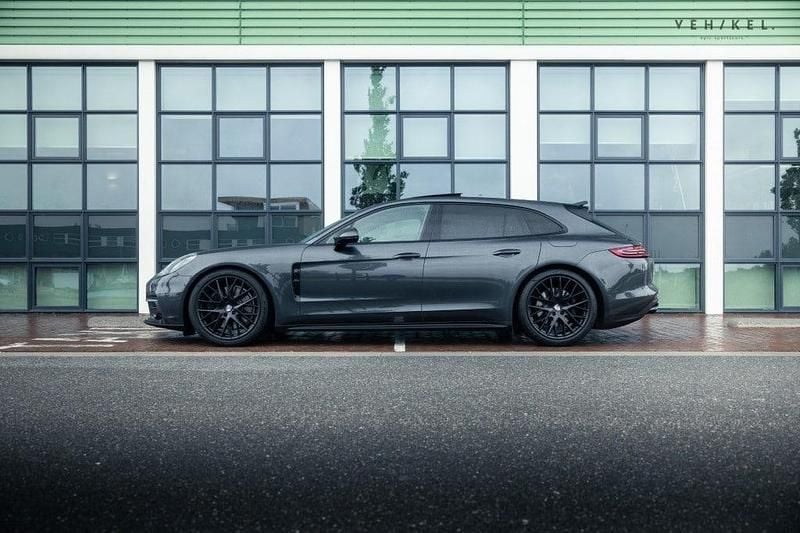 Grijs Gebruikt 2017 Porsche Panamera Sedan | € 58.850 (Eerlijke prijs) - Afbeelding 1/4