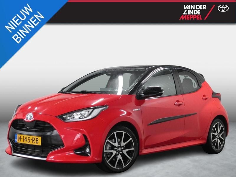 Rood Gebruikt 2021 Toyota Yaris Hybrid Edition Hatchback | € 22.450 (Eerlijke prijs) - Afbeelding 1/4