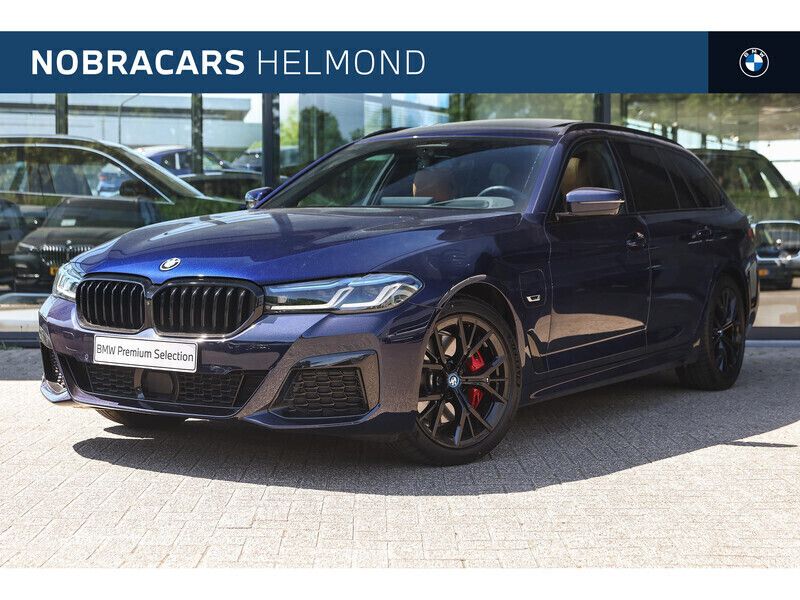 Blauw Gebruikt 2023 BMW 530e Executive Stationwagen | € 53.750 (Iets duurder) - Afbeelding 1/4