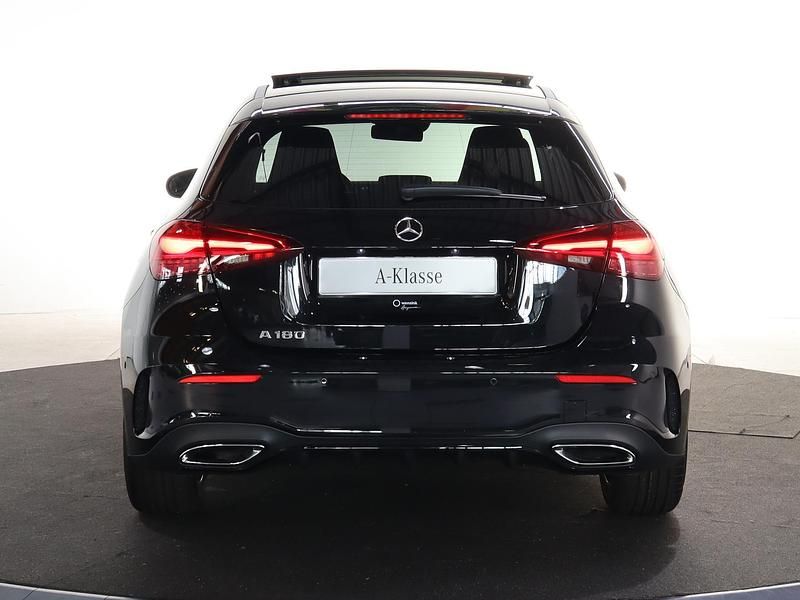 Occasion Mercedes A180 AMG line 136 PK (100 kW) 2025 Zwart Hatchback