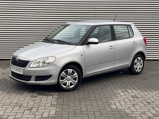Grijs Occasion 2013 Skoda Fabia Ambition Hatchback | € 4.680 (Eerlijke prijs) - Afbeelding 1/4