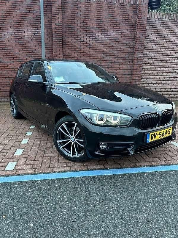 Zwart Gebruikt 2018 BMW 116 Executive Hatchback | € 18.500 (Eerlijke prijs) - Afbeelding 1/4