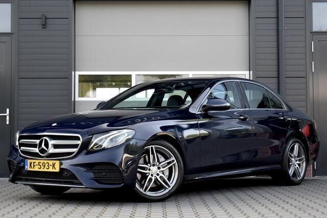 Blauw Gebruikt 2016 Mercedes E220 AMG line Sedan | € 25.900 (Eerlijke prijs) - Afbeelding 1/4