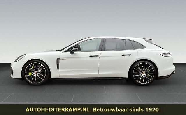 Wit Occasion 2023 Porsche Panamera Platinum Edition Stationwagen | € 104.950 (Eerlijke prijs) - Afbeelding 1/4