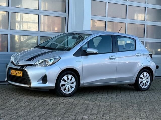 Grijs Occasion 2012 Toyota Yaris Hatchback | € 8.945 (Eerlijke prijs) - Afbeelding 1/4