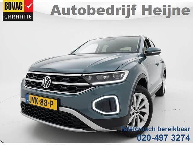 Blauw Occasion 2024 VW T-Roc Style SUV | € 29.945 (Super prijs) - Afbeelding 1/4