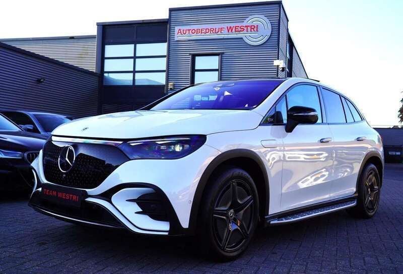 Wit, metallic lak Gebruikt 2023 Mercedes EQE500 AMG line SUV | € 76.995 - Afbeelding 1/4