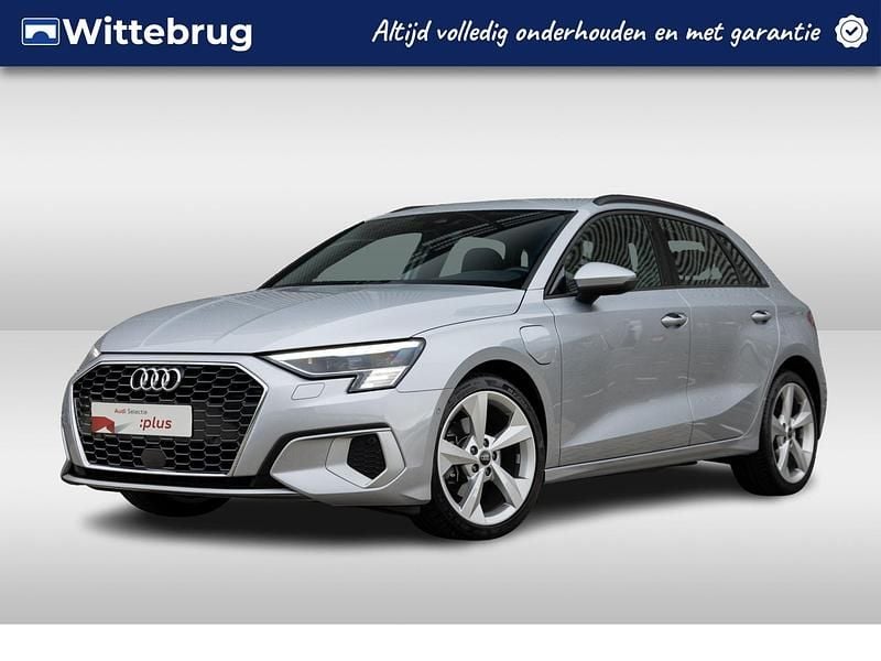 Zilver Gebruikt 2023 Audi A3 Sportback Advanced Plus Hatchback | € 29.450 (Eerlijke prijs) - Afbeelding 1/2