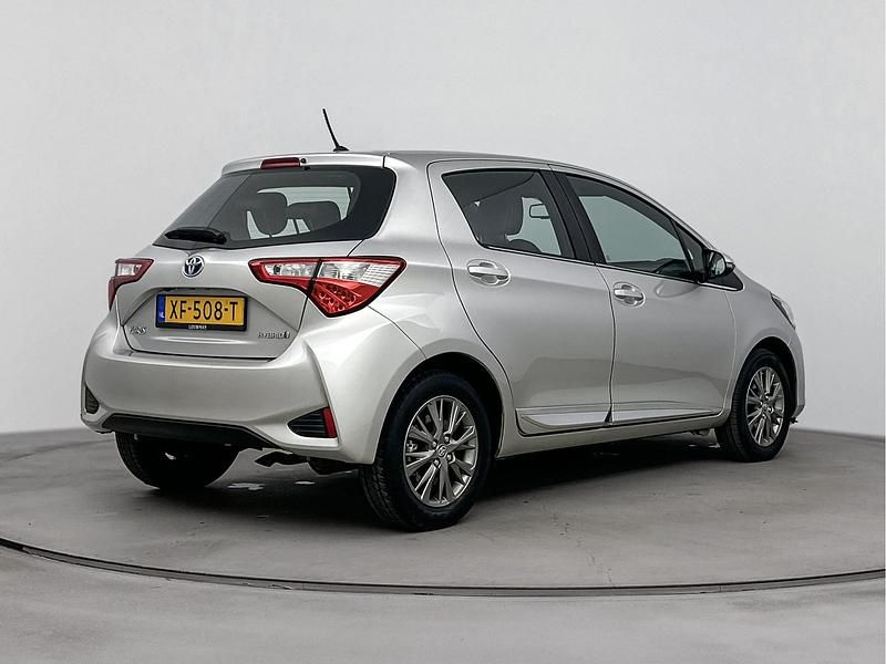 Occasion Toyota Yaris Hybrid Active 99 PK (72 kW) 2019 Zilver Hatchback