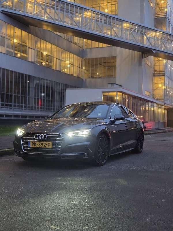 Grijs Gebruikt 2017 Audi A5 Hatchback | € 22.250 (Eerlijke prijs) - Afbeelding 1/4